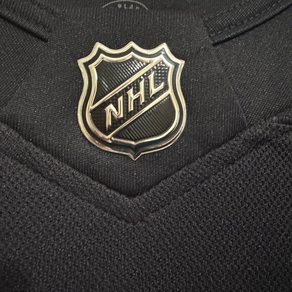 Men's Adidas NHL Seattle Kraken Home Hockey Jersey Authentic GT5622 Size $180 - Picture 4 of 12